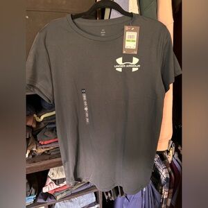 Black large under armour shirt